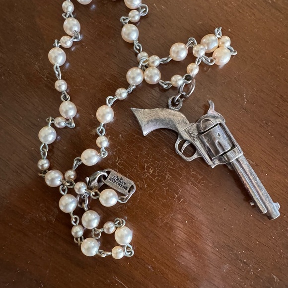 Classic Hardware Revolver Pearl Necklace - Picture 5 of 5